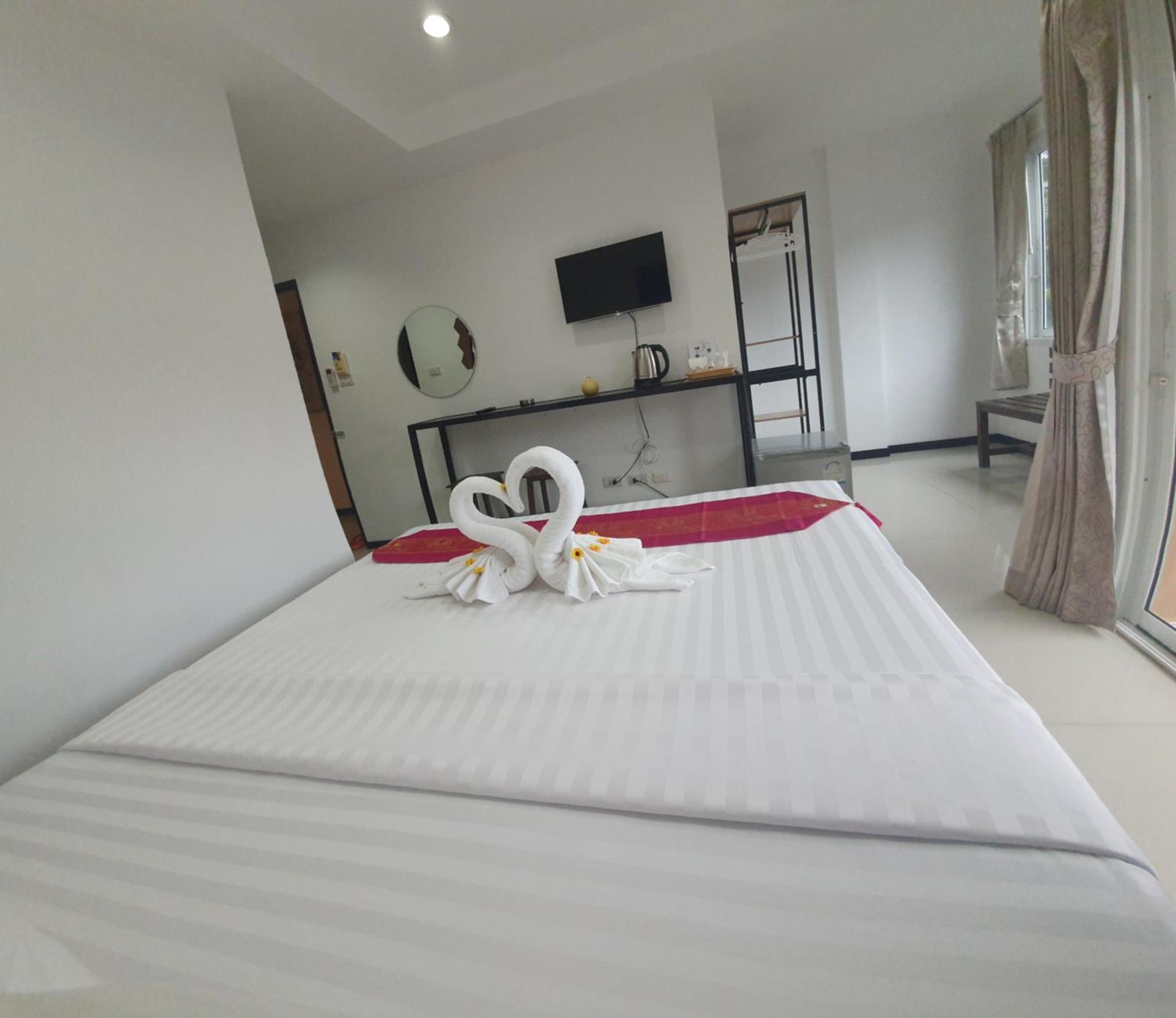 At Home Hotel Patong Eksteriør billede